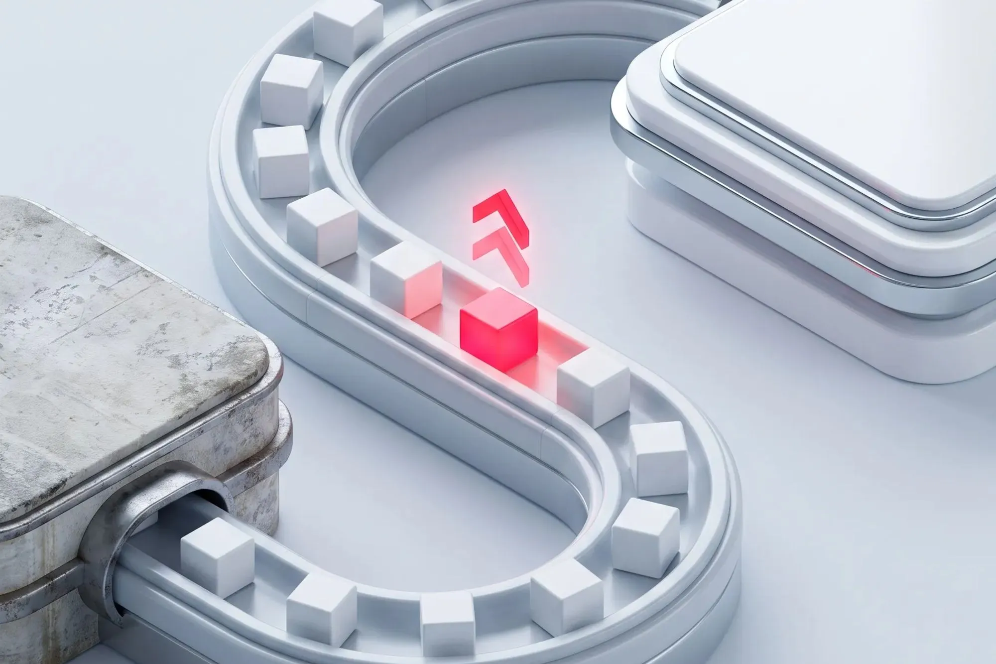 Weiße S-förmige Förderbahn transportiert Würfel von einer rostigen zu einer sauberen Box.